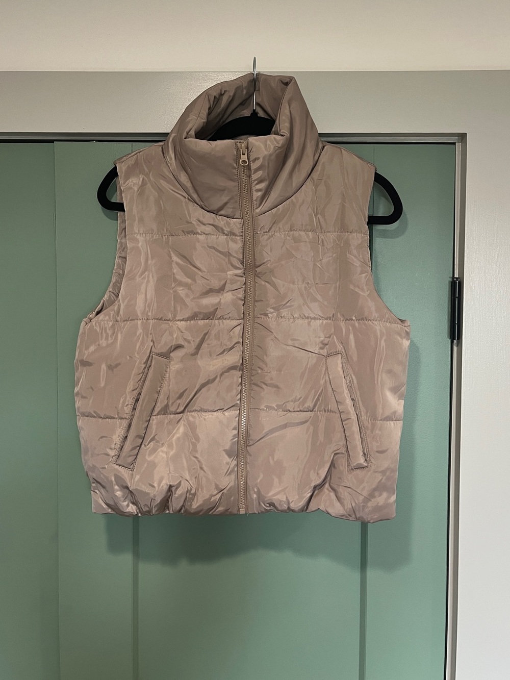 Cream Puffer Vest - Women's Sleeveless Jacket